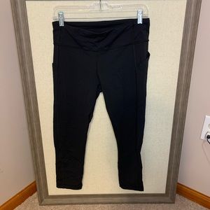 Lululemon Cropped with mesh cutout leggings